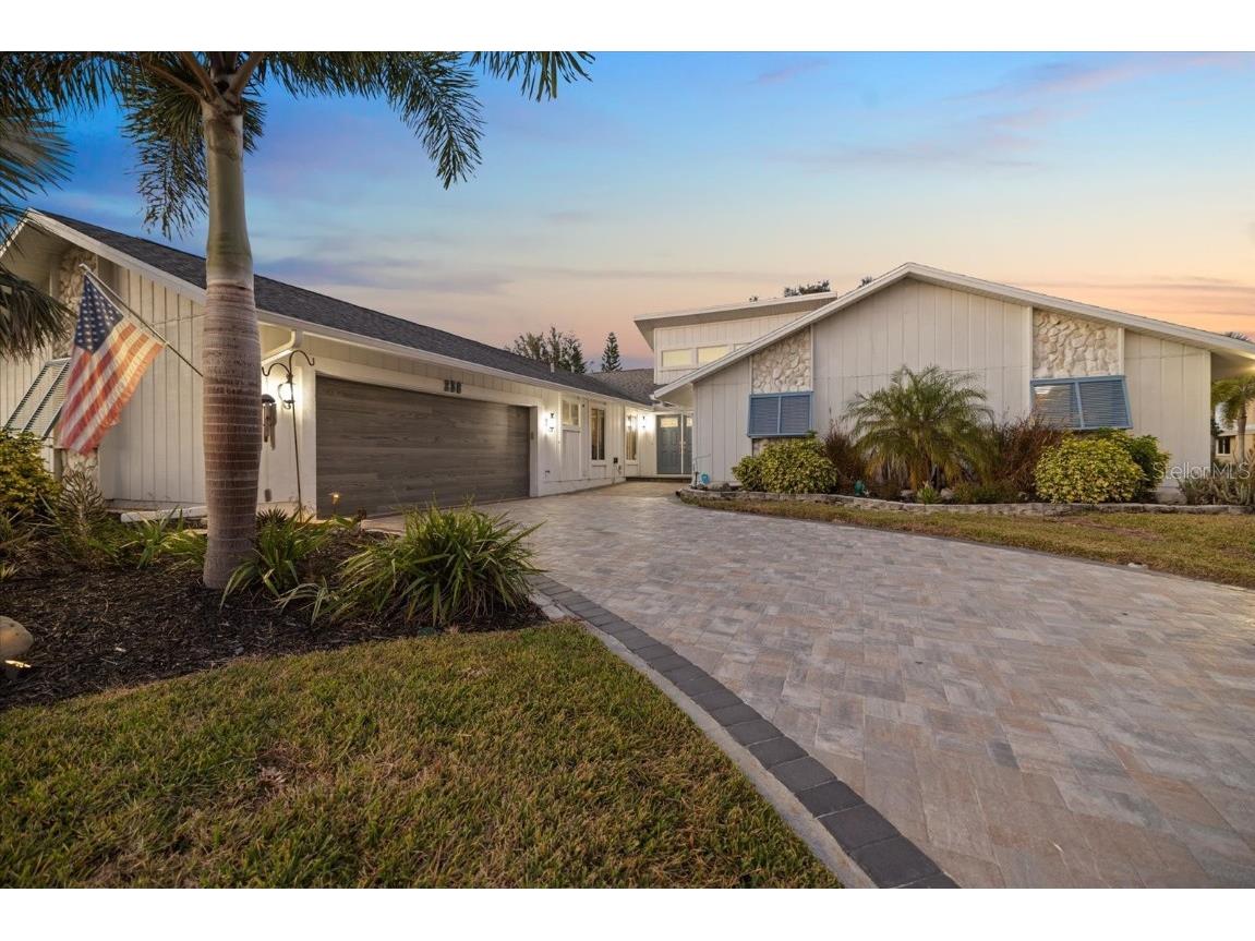 238 Lookout Point Drive Osprey FL 34229 A4671468 image1