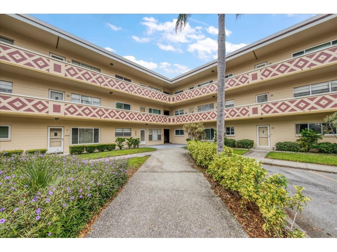 2383 Netherlands Drive #11 Clearwater FL 33763 U8216877 image1