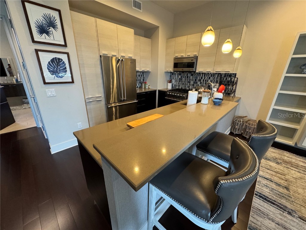239 Cosmopolitan Court Sarasota FL 34236 N6141886 image9