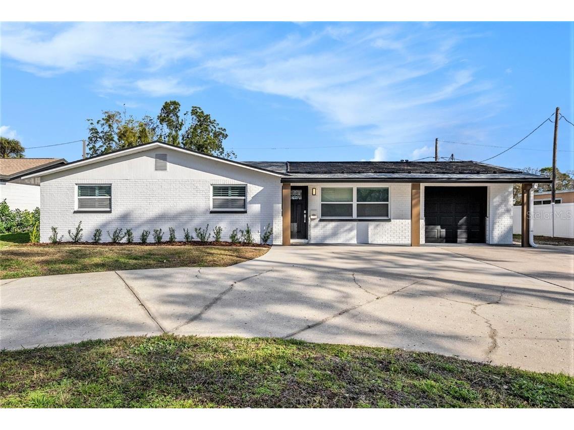 239 Freeport Avenue NE Saint Petersburg FL 33702 TB8423131 image1