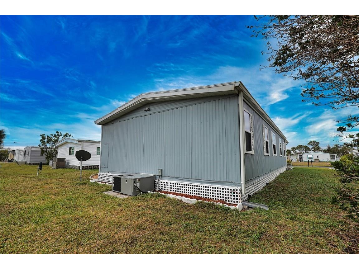 239 La Rosas North Port FL 34287 TB8337107 image44