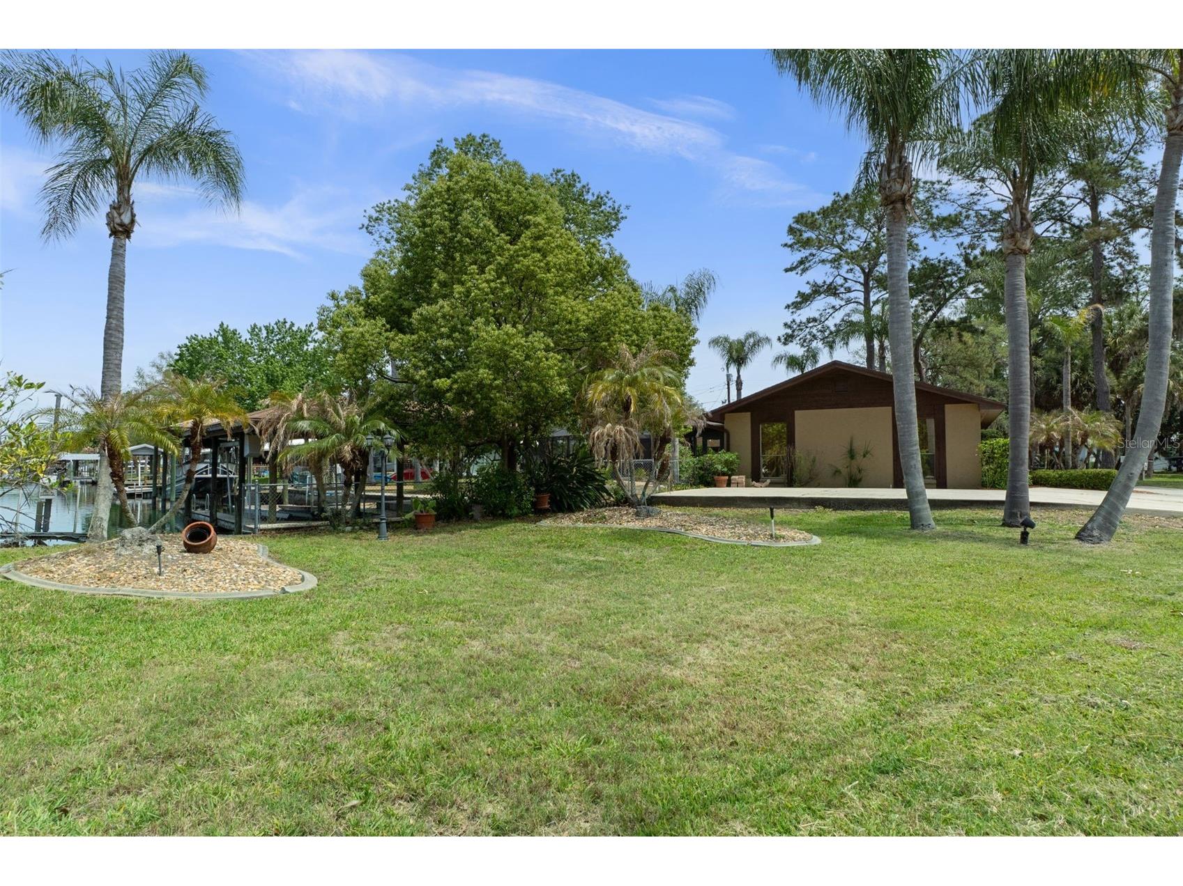 239 SE Paradise Point Road Crystal River FL 34429 OM719146 image2