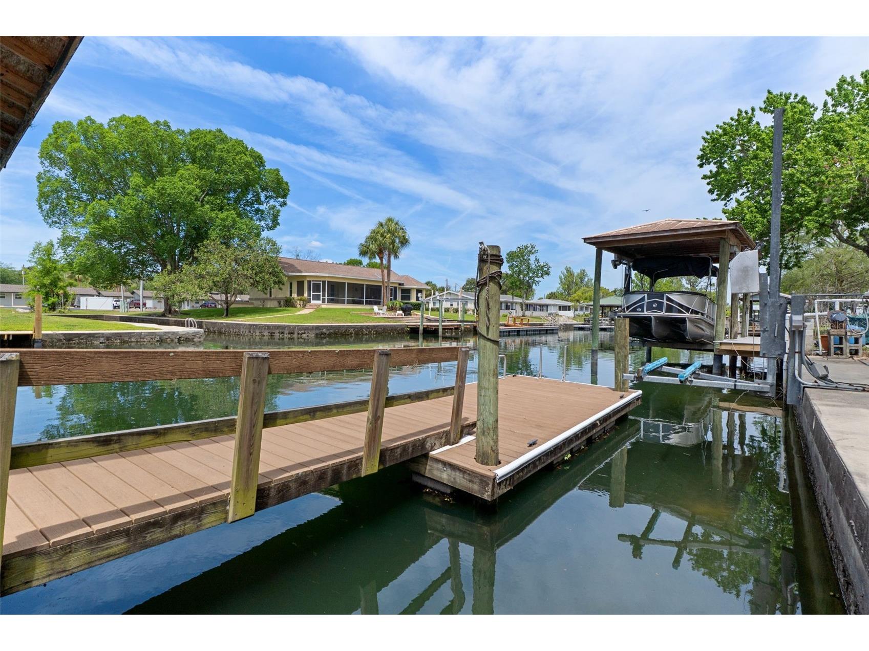 239 SE Paradise Point Road Crystal River FL 34429 OM719146 image41