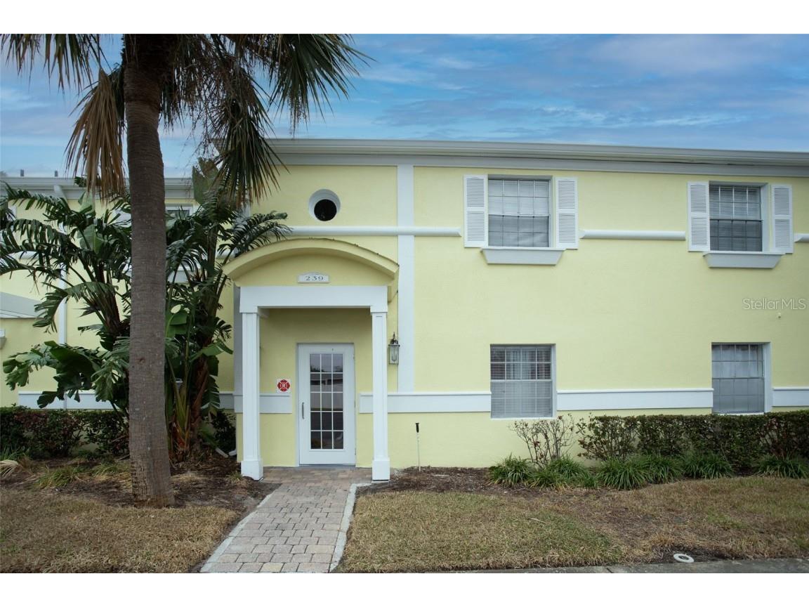 239 Seahorse Drive SE #B Saint Petersburg FL 33705 TB8331953 image1