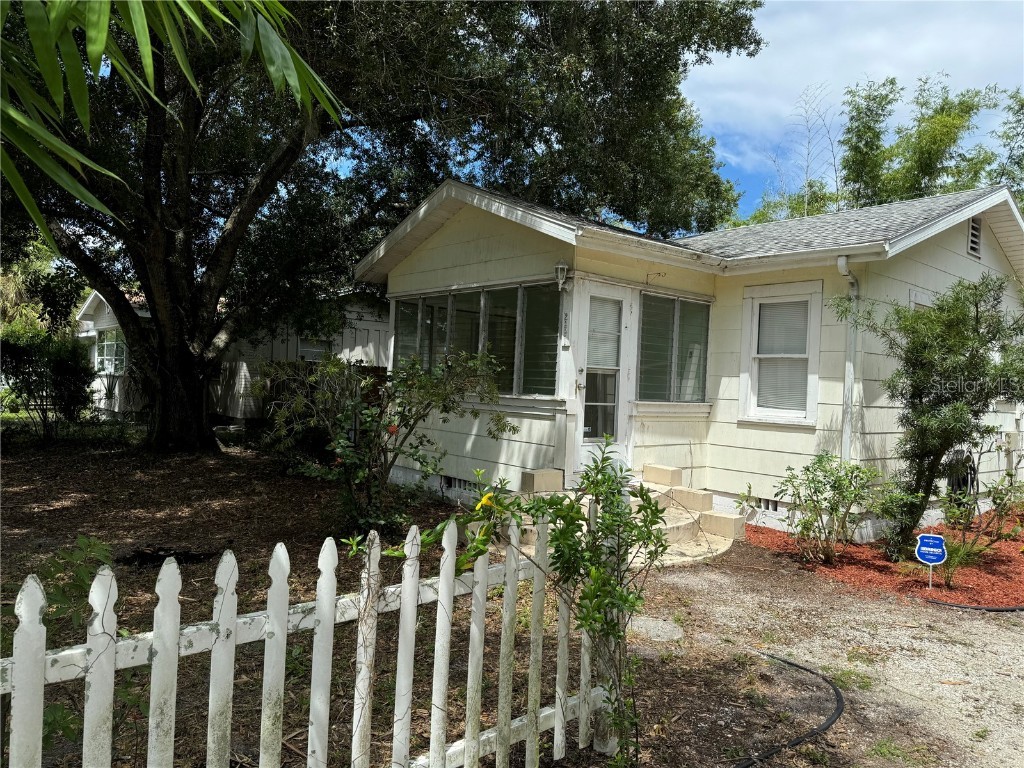 2391 10th Street Sarasota FL 34237 A4622156 image1