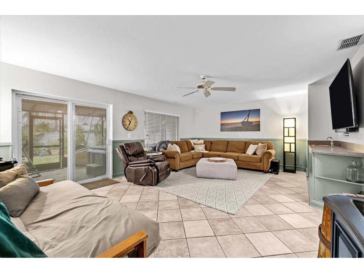 2392 Hanover Drive Dunedin FL 34698 TB8466404 image5