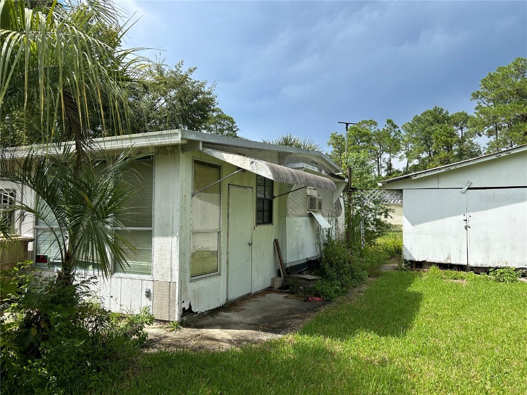 23931 Bobcat Road Astor FL 32102 V4938258 image1