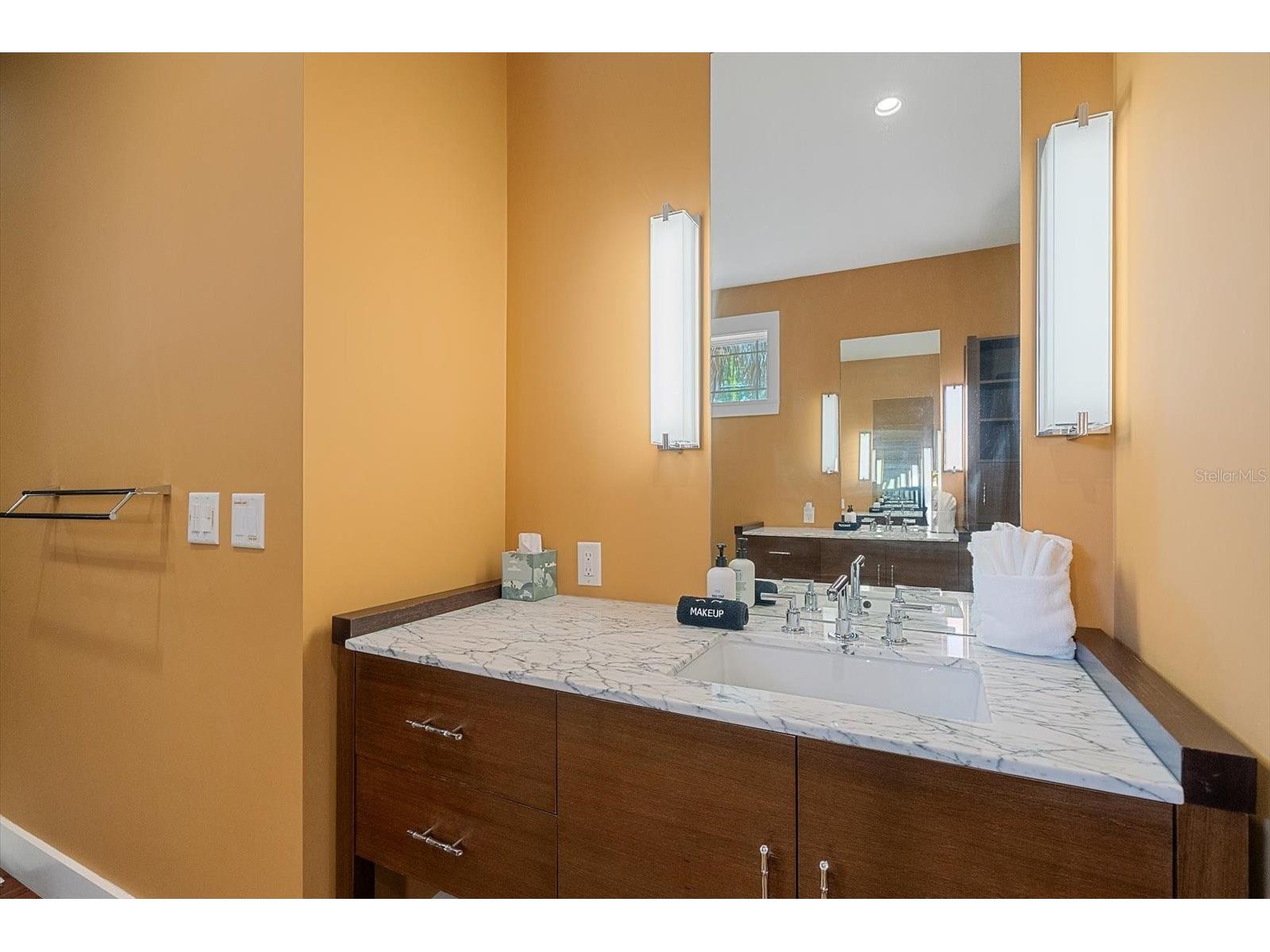 2395 Hyde Park Street Sarasota FL 34239 A4700669 image23