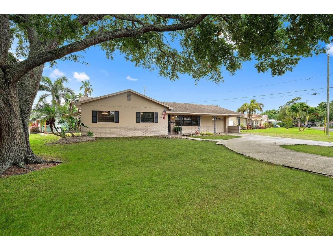 2398 64th Street N Saint Petersburg FL 33710 U8242054 image1