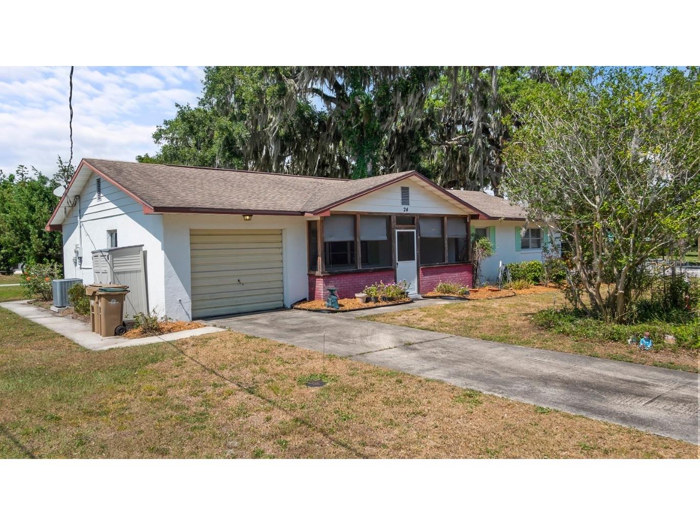 24 E Bay Avenue Yalaha FL 34797 - LAKE HARRIS G5081760 image1