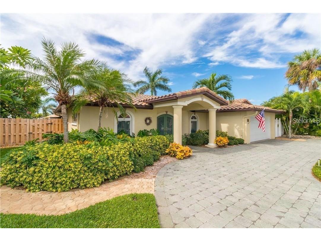 24 Island Drive Treasure Island FL 33706 - INTRACOASTAL WATERWAY U8198926 image1