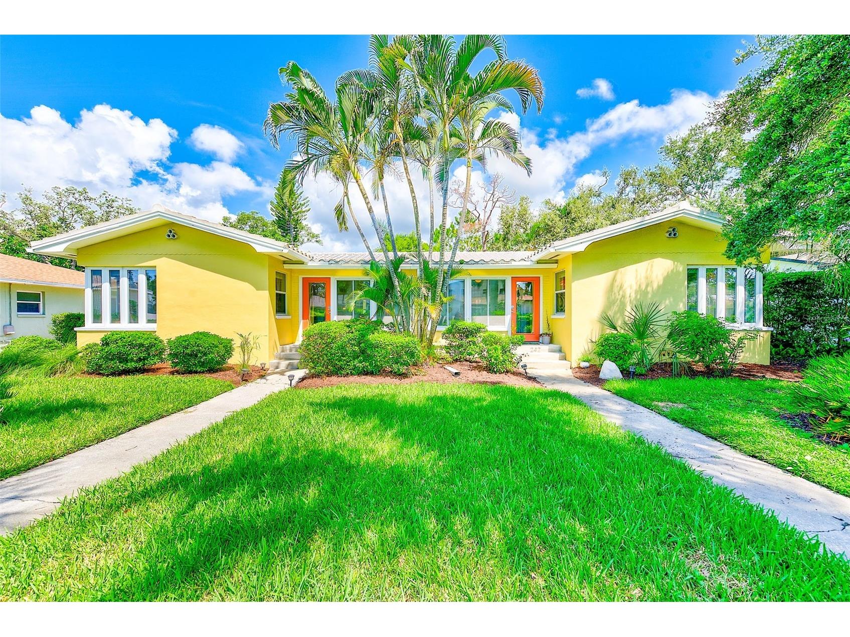 240-242 Mateo Way NE Saint Petersburg FL 33704 TB8471050 image1