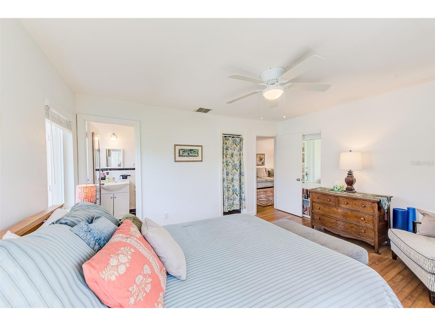 240-242 Mateo Way NE Saint Petersburg FL 33704 TB8471050 image15