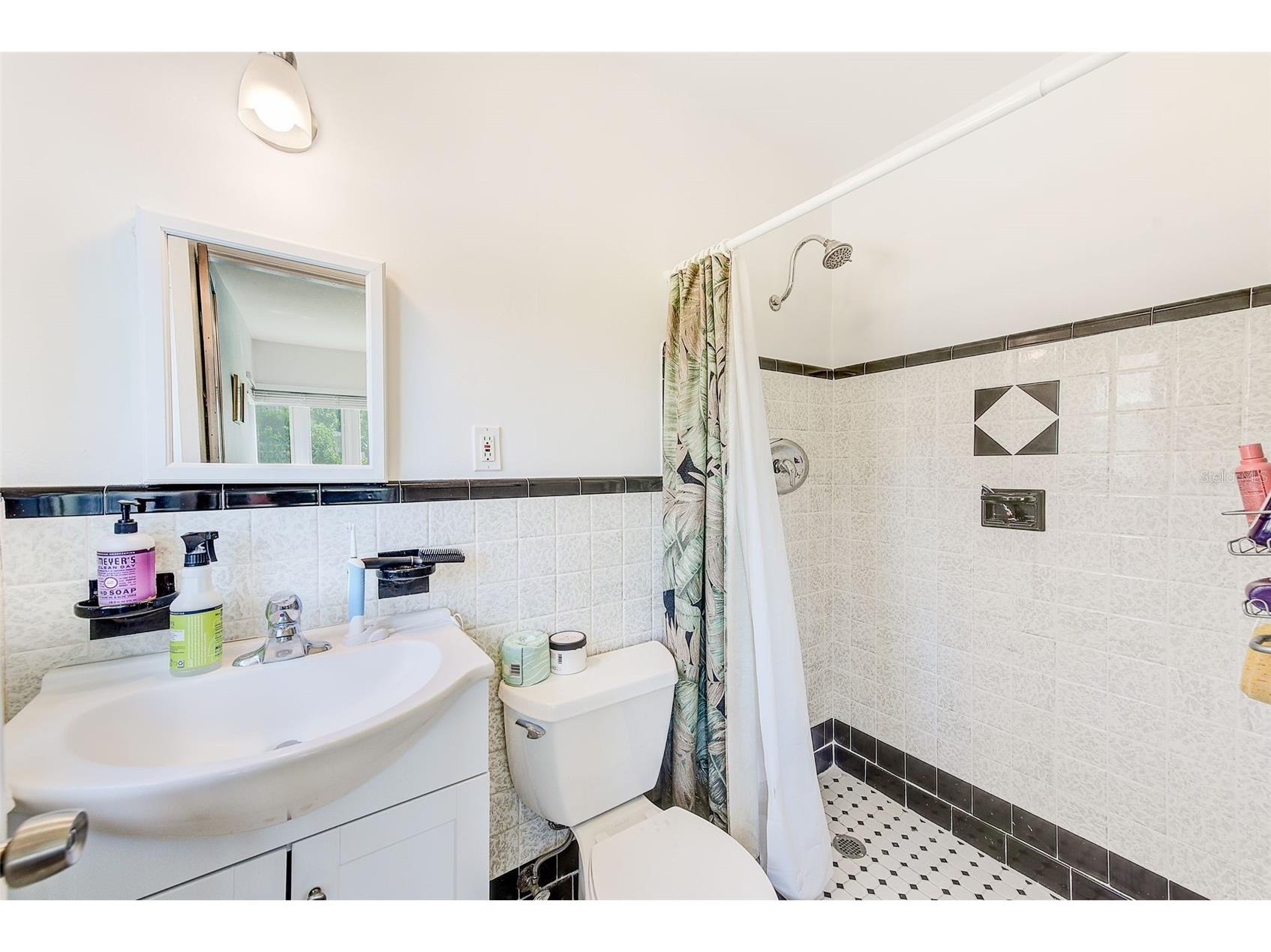 240-242 Mateo Way NE Saint Petersburg FL 33704 TB8471050 image16