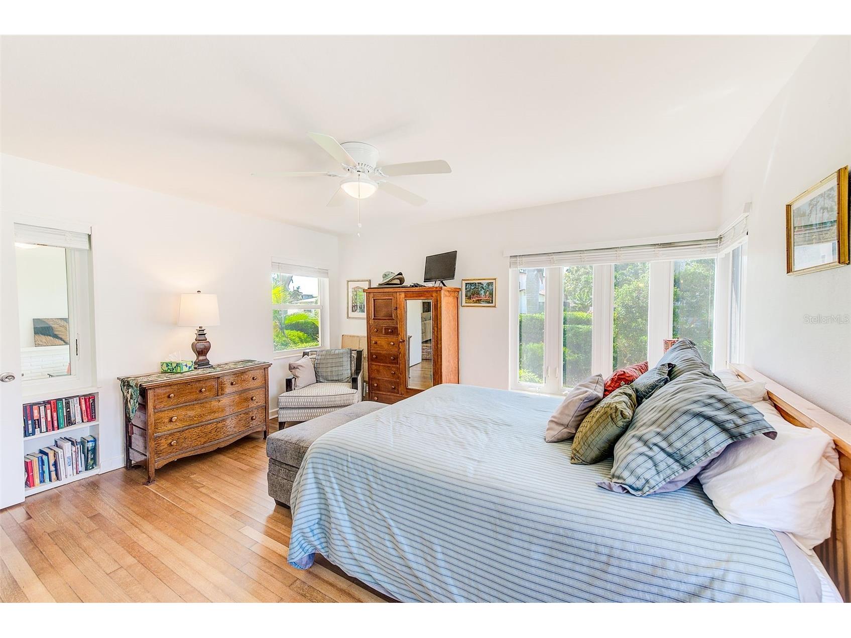 240-242 Mateo Way NE Saint Petersburg FL 33704 TB8471050 image17