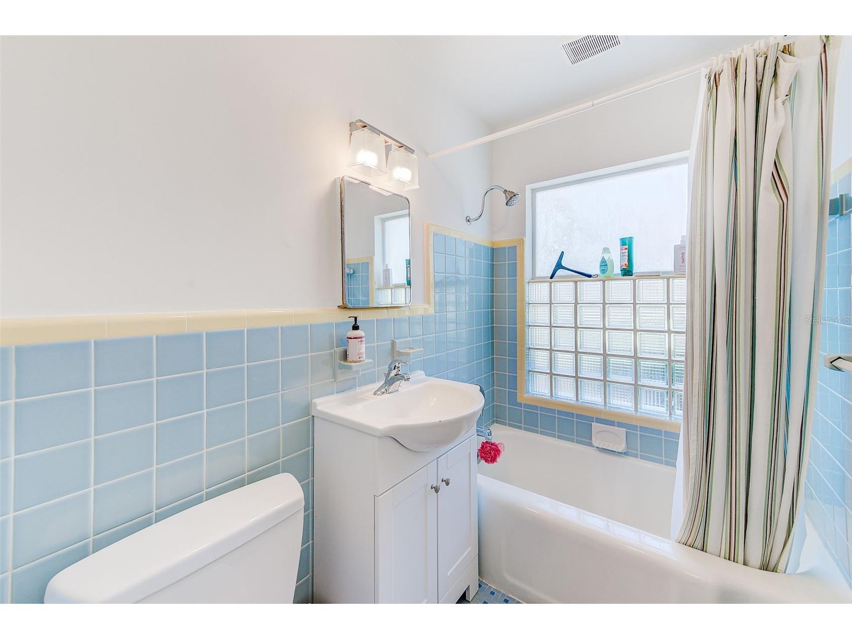 240-242 Mateo Way NE Saint Petersburg FL 33704 TB8471050 image20