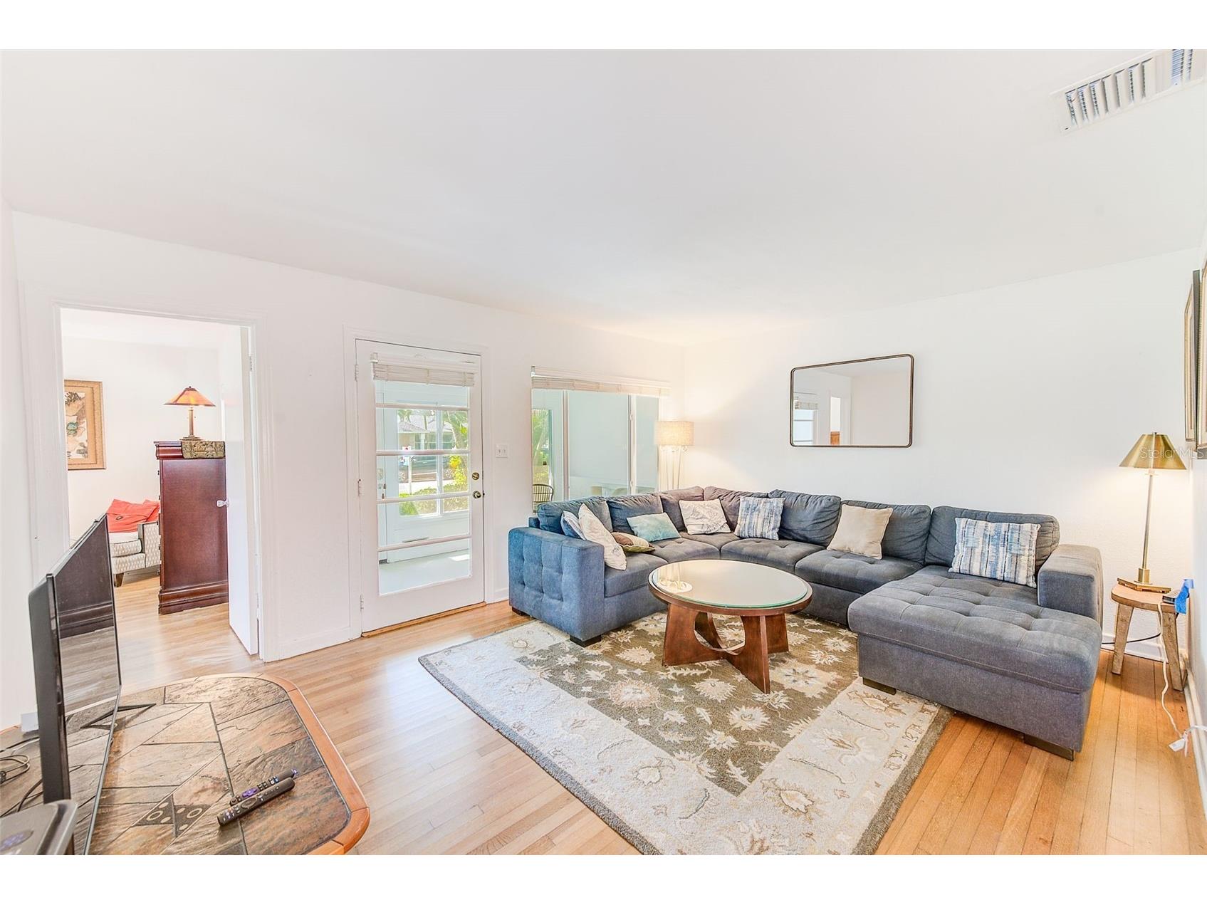 240-242 Mateo Way NE Saint Petersburg FL 33704 TB8471050 image23