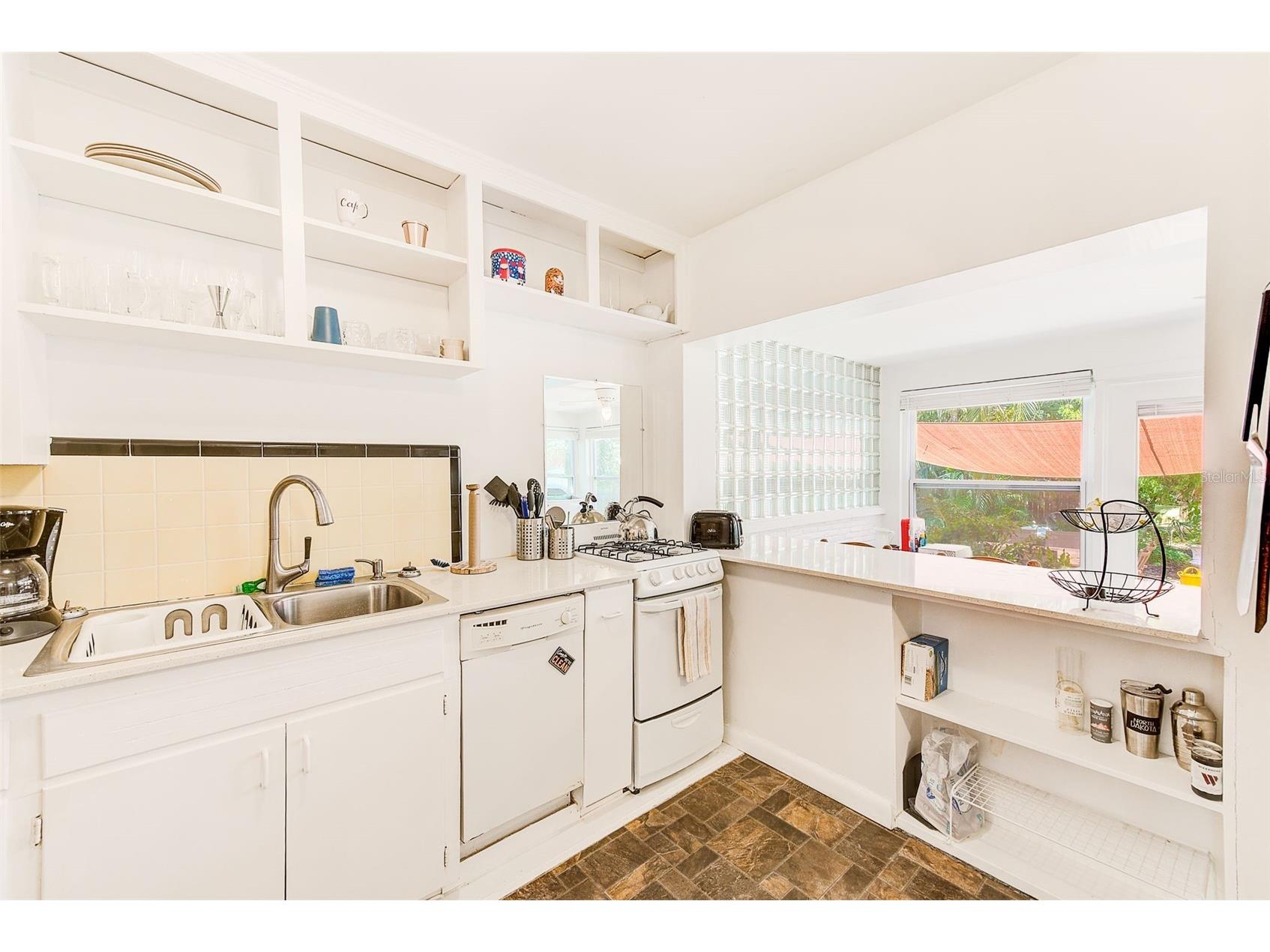 240-242 Mateo Way NE Saint Petersburg FL 33704 TB8471050 image29