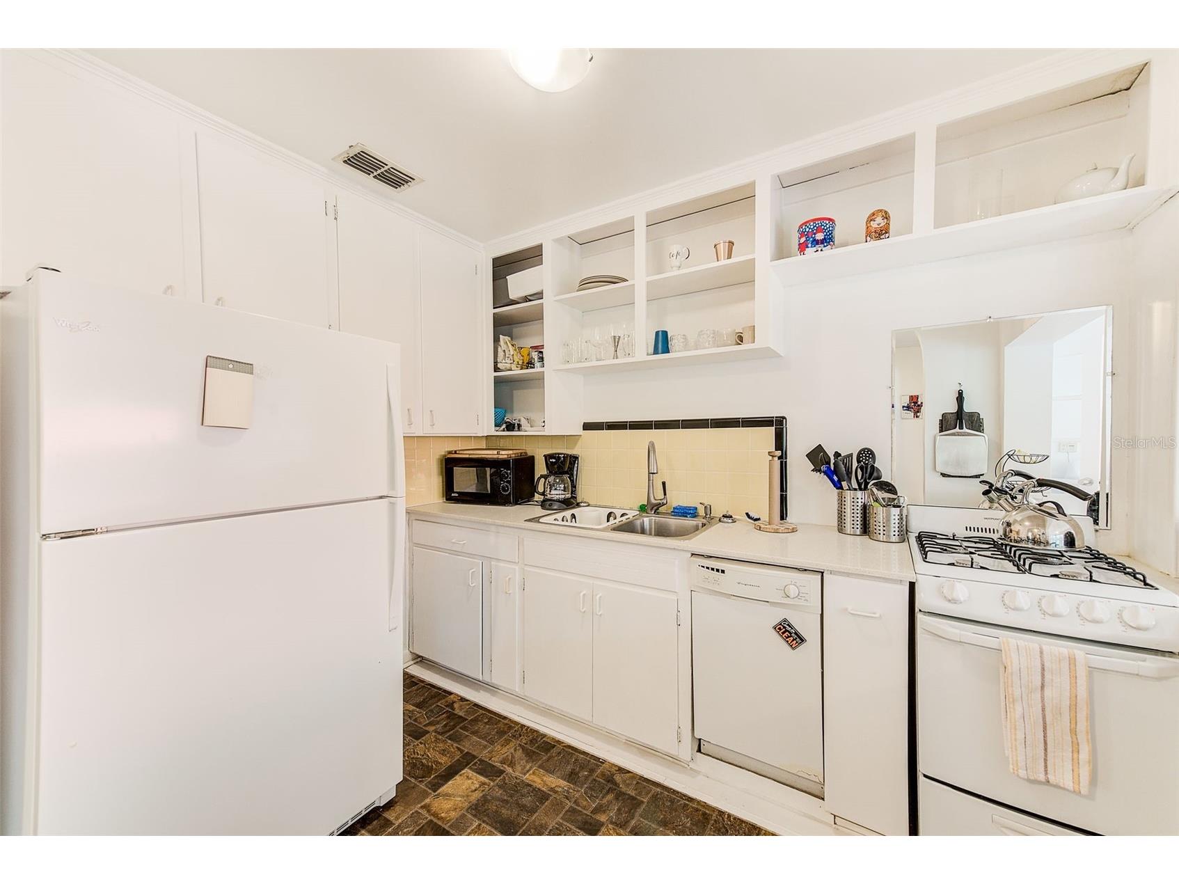 240-242 Mateo Way NE Saint Petersburg FL 33704 TB8471050 image30