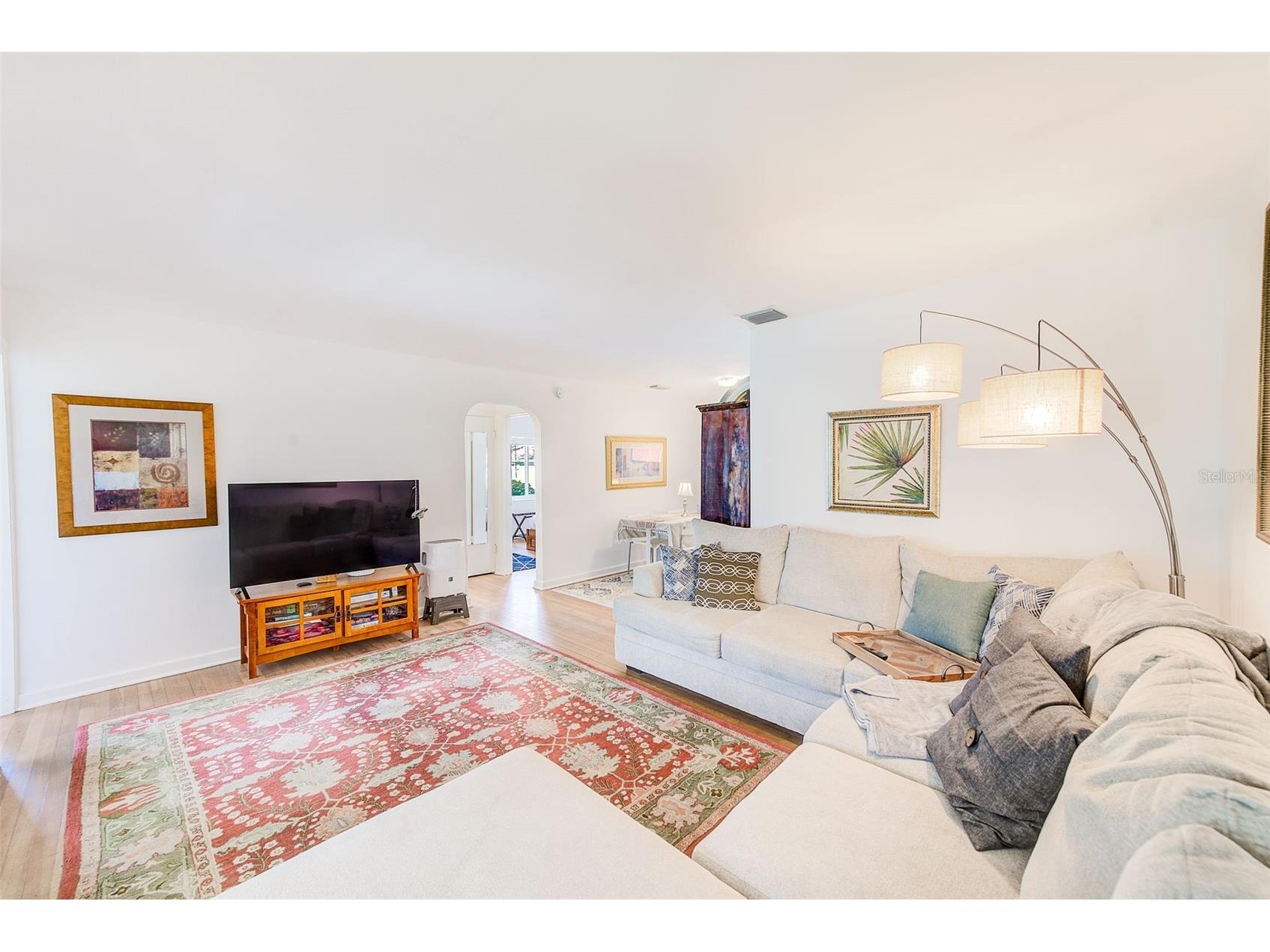 240-242 Mateo Way NE Saint Petersburg FL 33704 TB8471050 image4