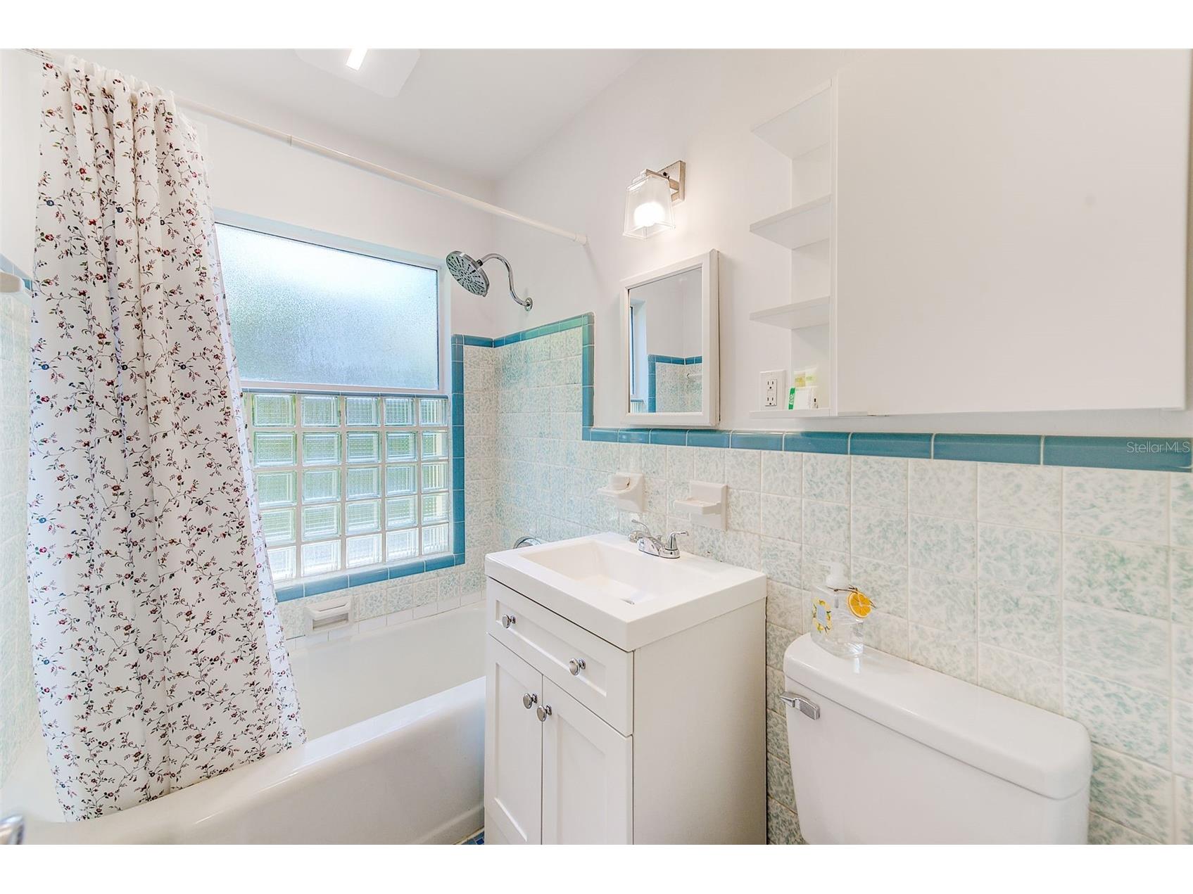 240-242 Mateo Way NE Saint Petersburg FL 33704 TB8471050 image41