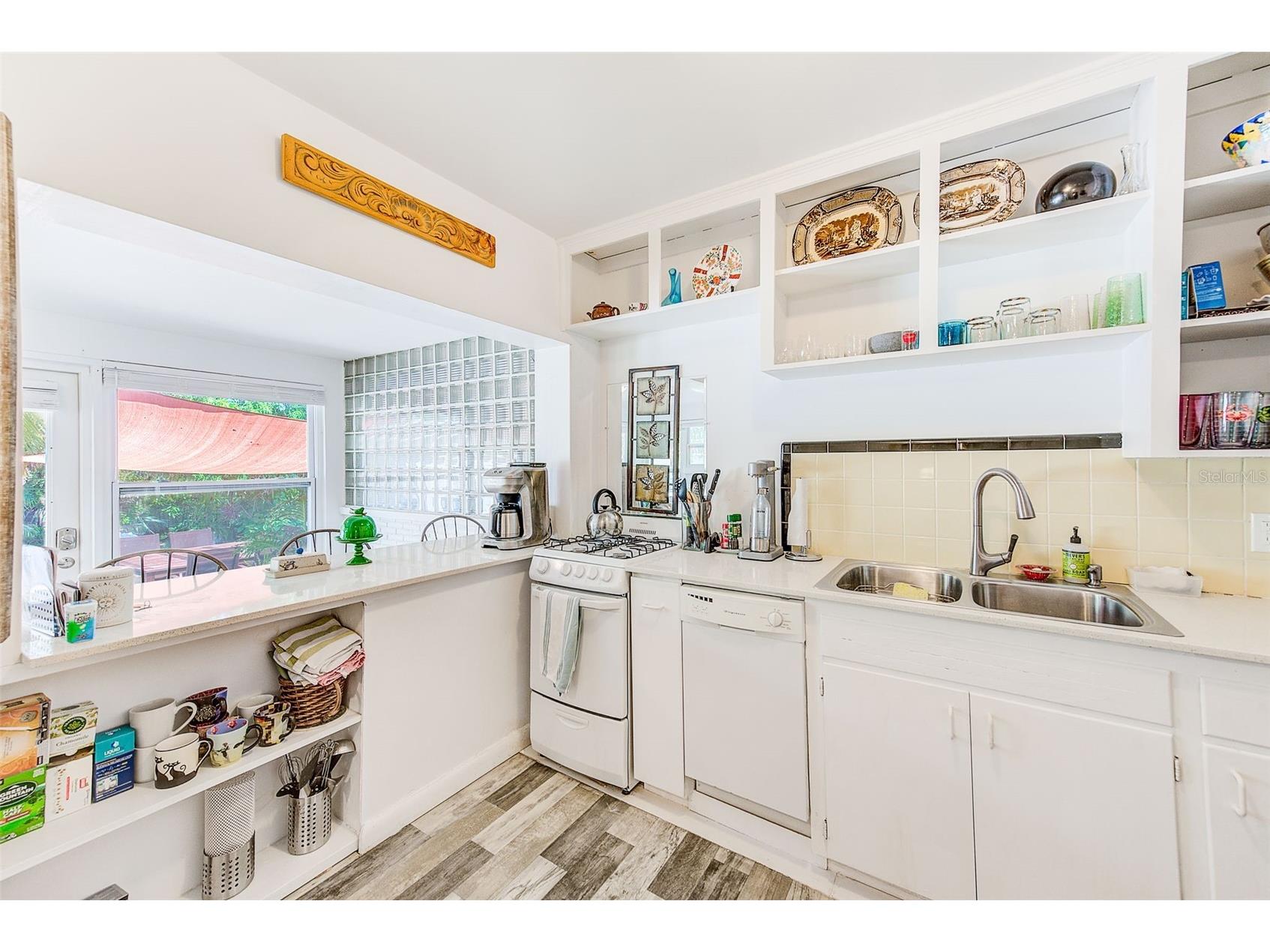 240-242 Mateo Way NE Saint Petersburg FL 33704 TB8471050 image9