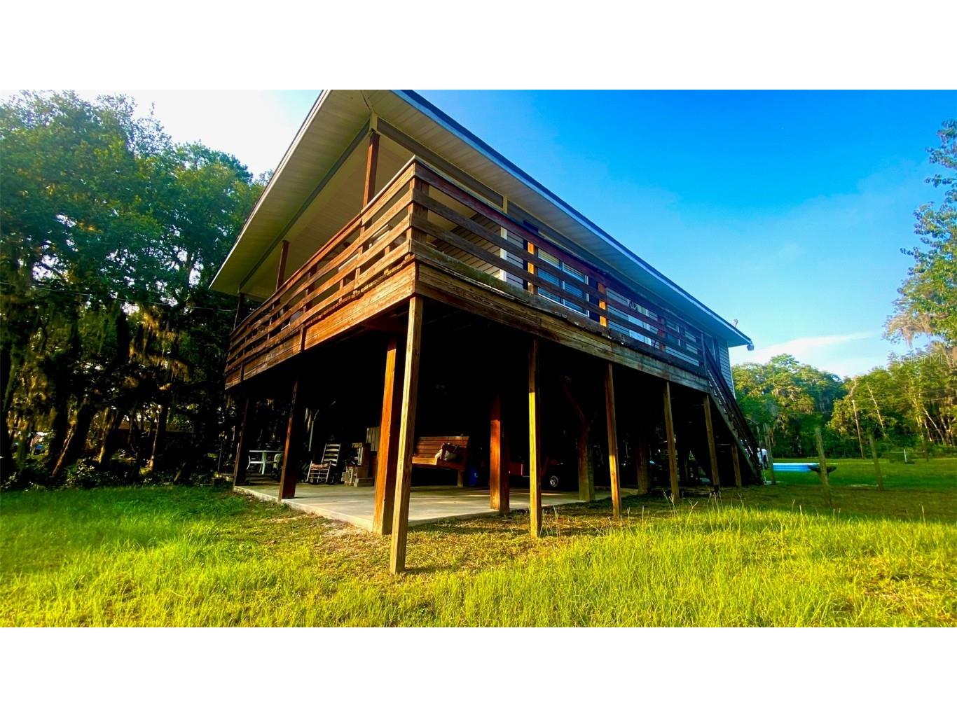 240 Beach Drive Florahome FL 32140 P4926324 image1