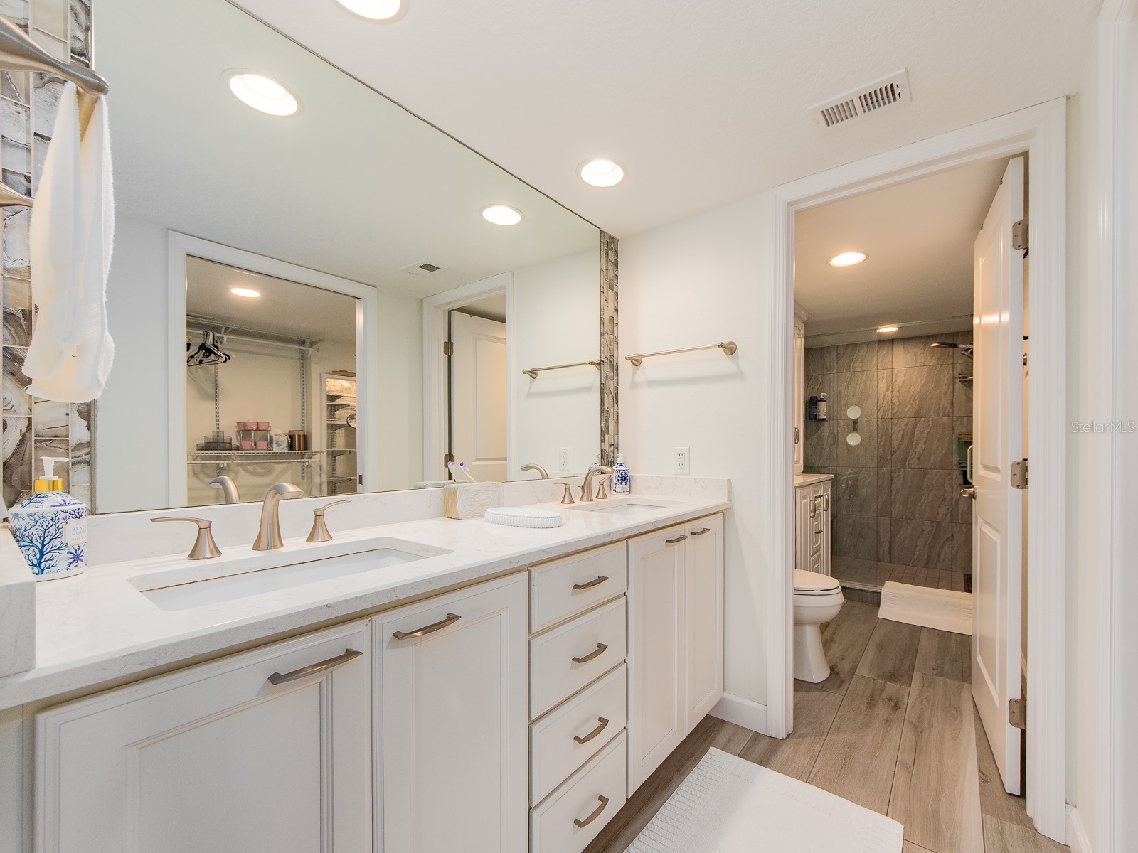 240 Sand Key Estates Drive #216 Clearwater Beach FL 33767 TB8459233 image20
