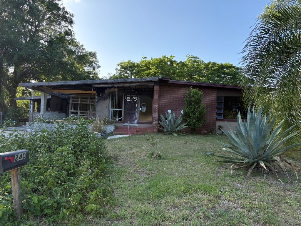 240 Valencia Court Deland FL 32724 O6299042 image1