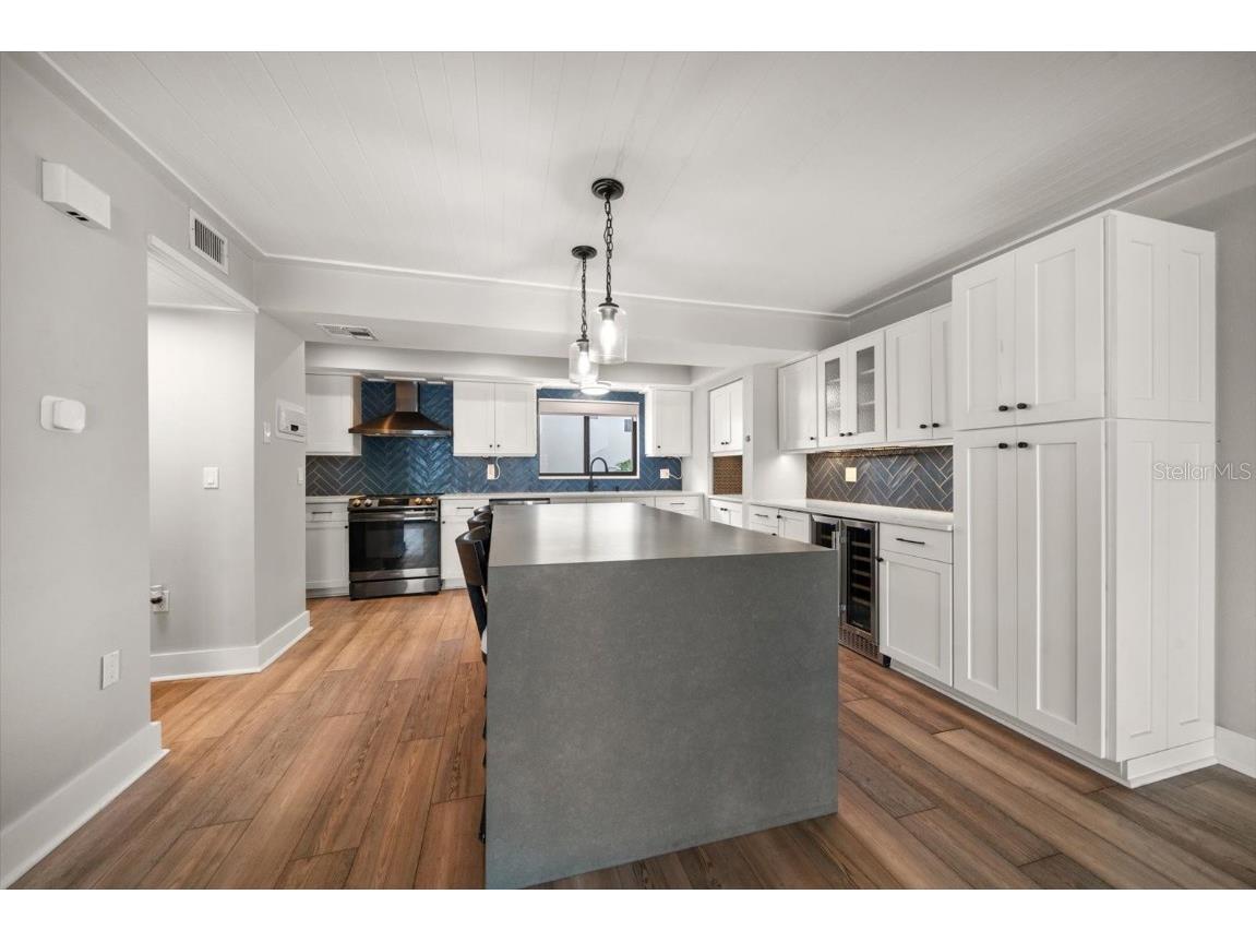 240 Windward Passage #401 Clearwater Beach FL 33767 TB8418196 image5