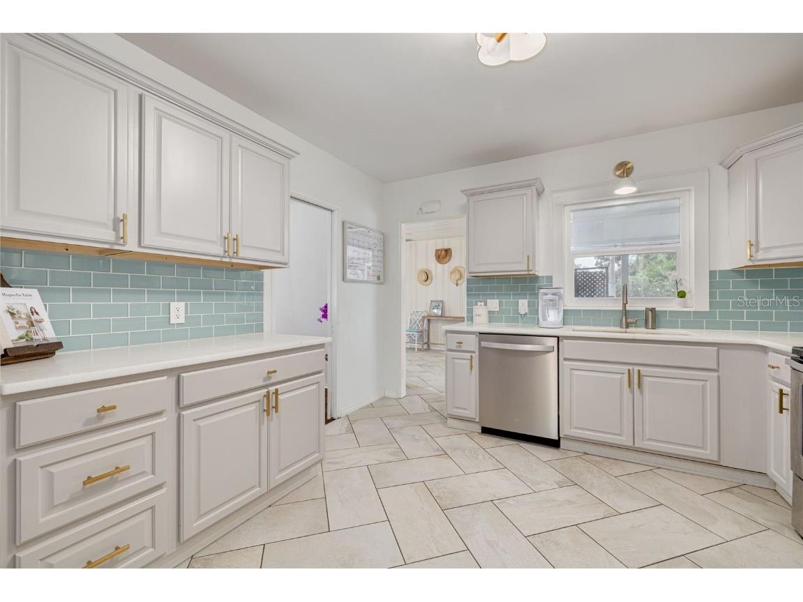 2400 9th Avenue N Saint Petersburg FL 33713 TB8417413 image13