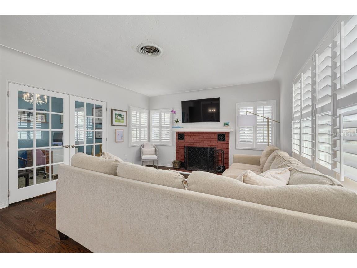 2400 9th Avenue N Saint Petersburg FL 33713 TB8417413 image8