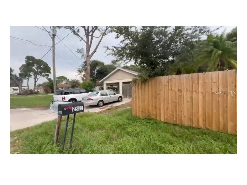 2400 Lake Shore Drive Nokomis FL 34275 J979235 image1