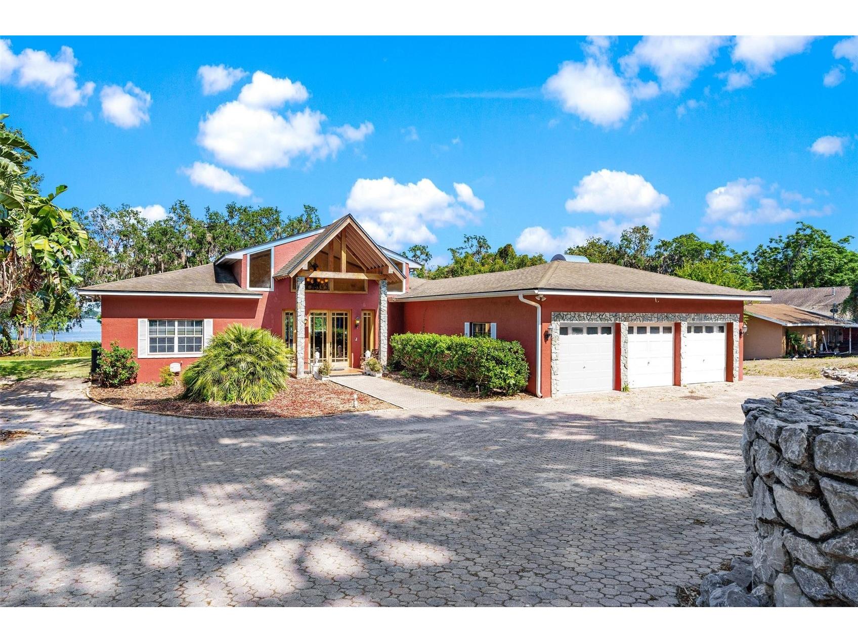 2400 N Griffin Drive Leesburg FL 34748 - LAKE GRIFFIN G5096306 image1