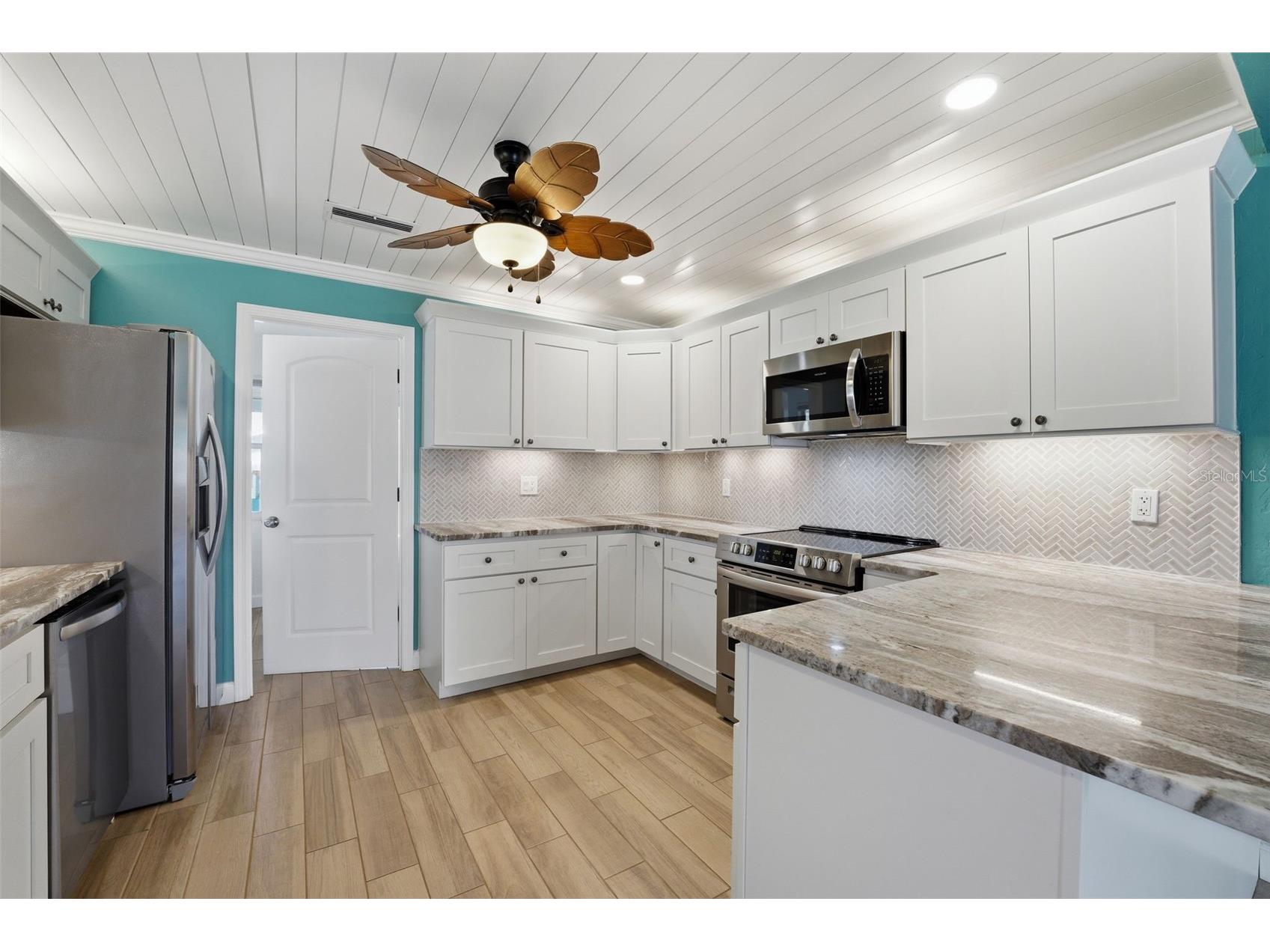 2400 Pine Court Nokomis FL 34275 A4685853 image14