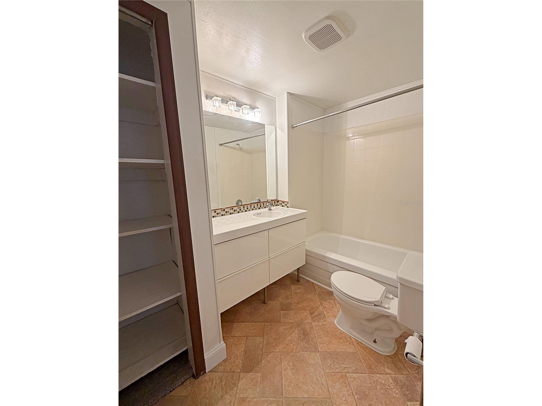 2400 Shannon Road Orlando FL 32806 S5153165 image8