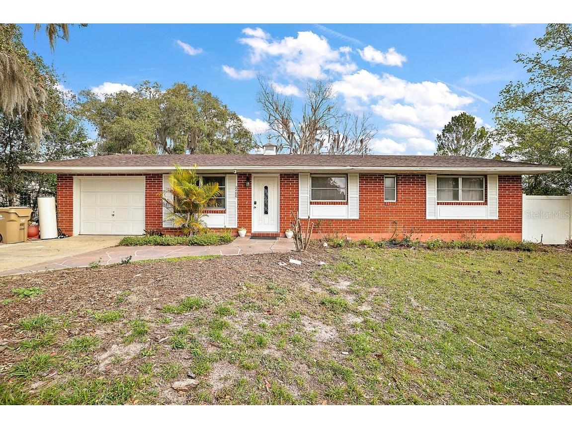 2400 Stoer Island Drive Leesburg FL 34748 - DYCHES LAKE G5065179 image1