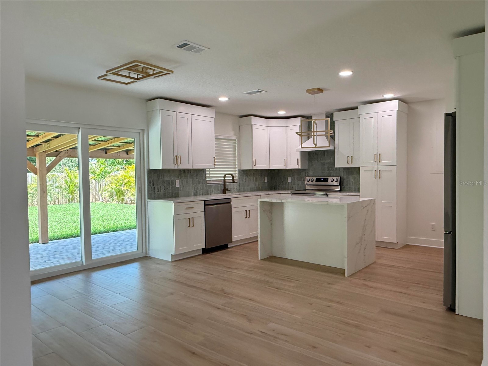 2401 16th Avenue N Saint Petersburg FL 33713 O6406243 image24