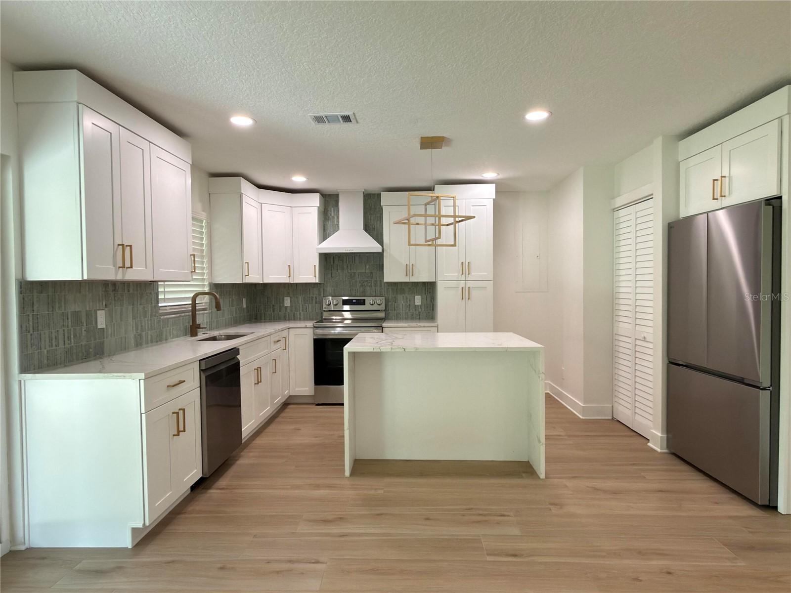 2401 16th Avenue N Saint Petersburg FL 33713 O6406243 image25