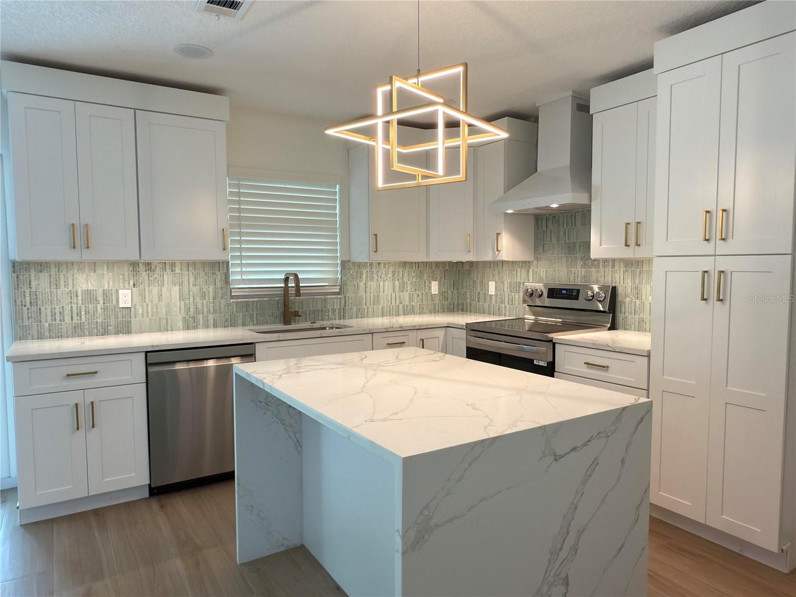 2401 16th Avenue N Saint Petersburg FL 33713 O6406243 image34