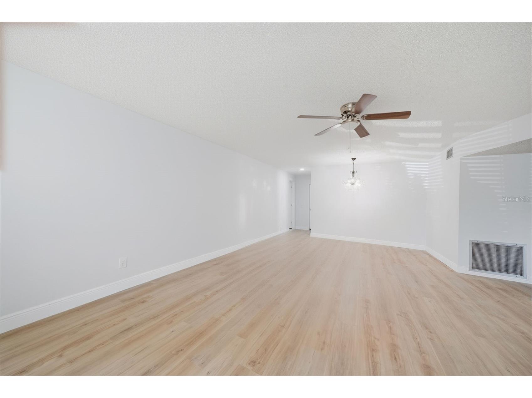 2401 Ecuadorian Way #19 Clearwater FL 33763 TB8520162 image3