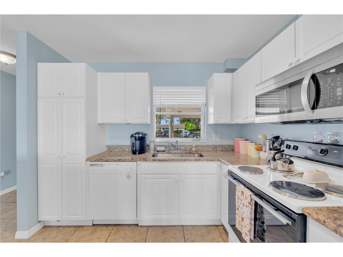 2401 Riverbluff Parkway #V240 Sarasota FL 34231 A4669980 image15