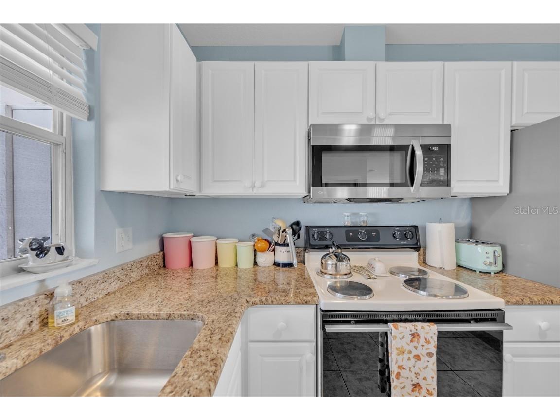 2401 Riverbluff Parkway #V240 Sarasota FL 34231 A4669980 image16