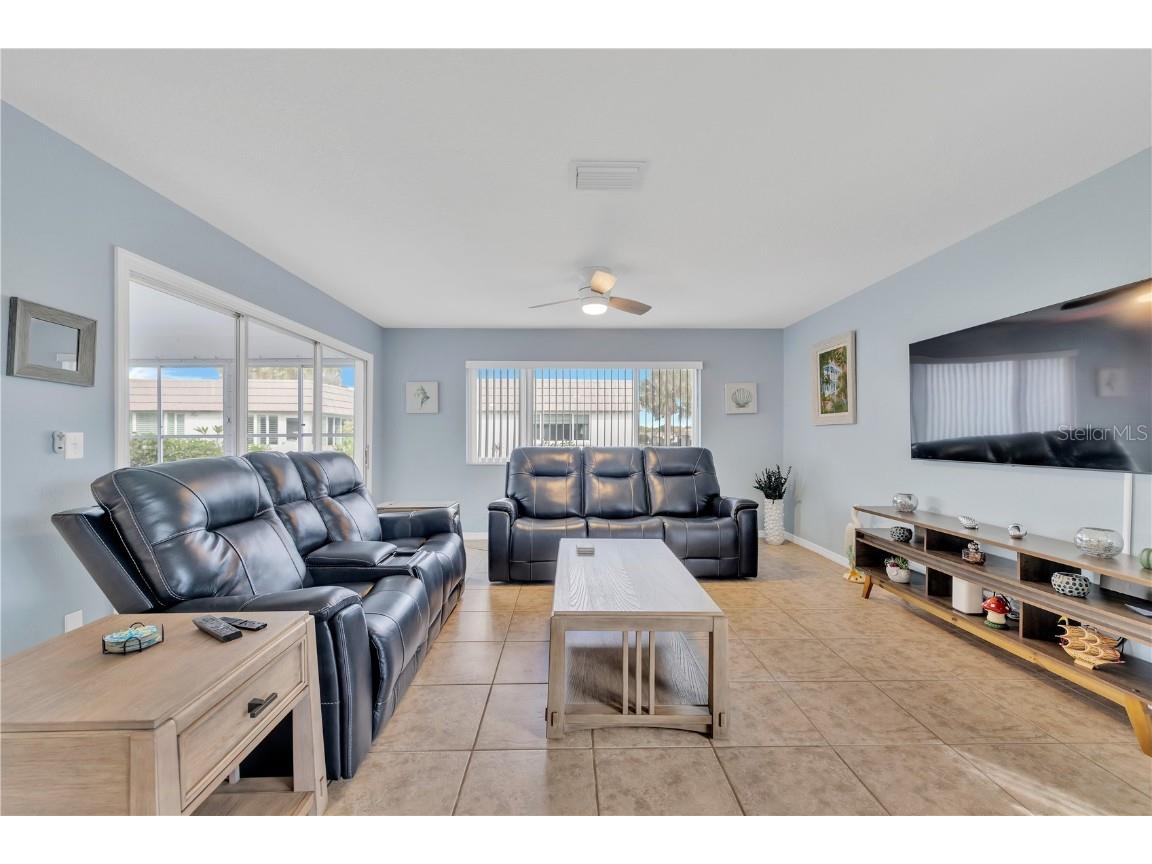 2401 Riverbluff Parkway #V240 Sarasota FL 34231 A4669980 image2