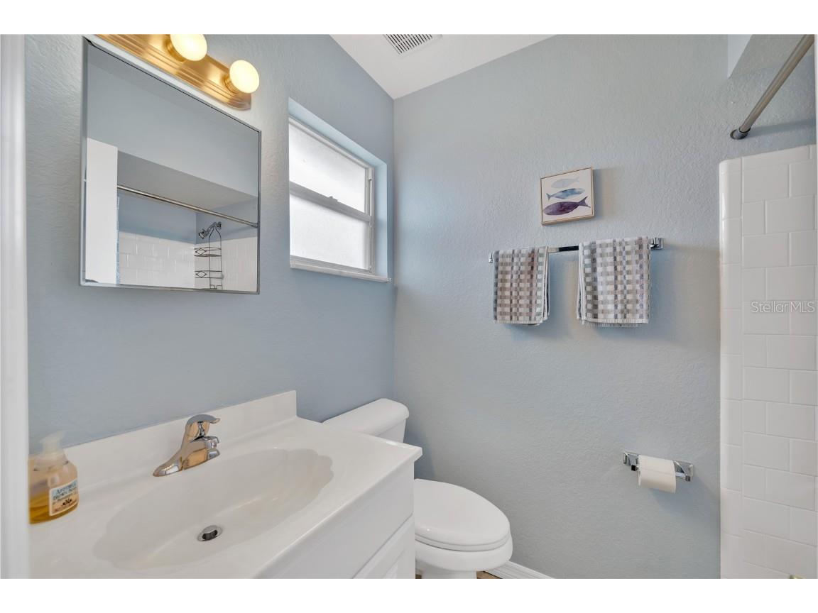 2401 Riverbluff Parkway #V240 Sarasota FL 34231 A4669980 image24