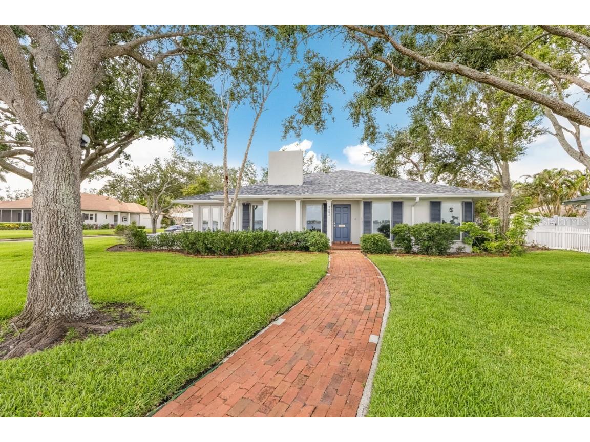 2401 Riverview Boulevard Bradenton FL 34205 - MANATEE RIVER A4655913 image1