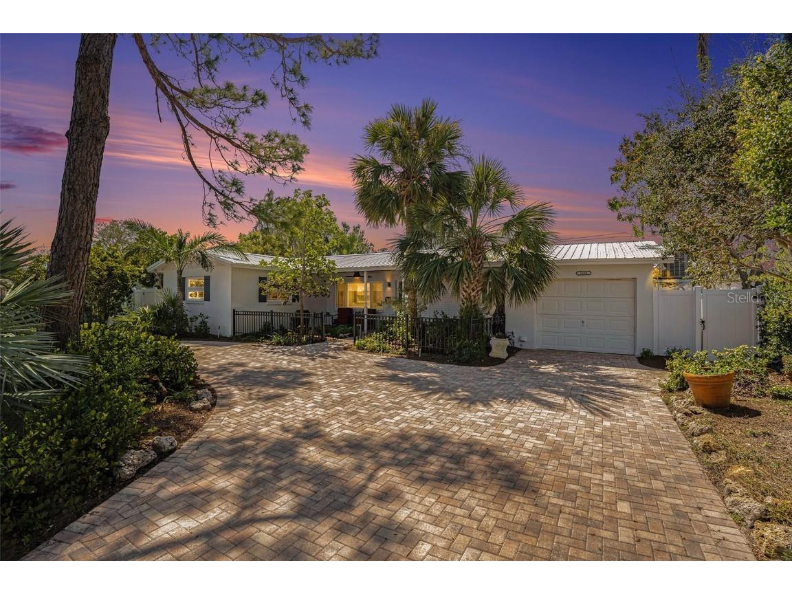2401 S Shore Drive SE Saint Petersburg FL 33705 TB8357687 image1