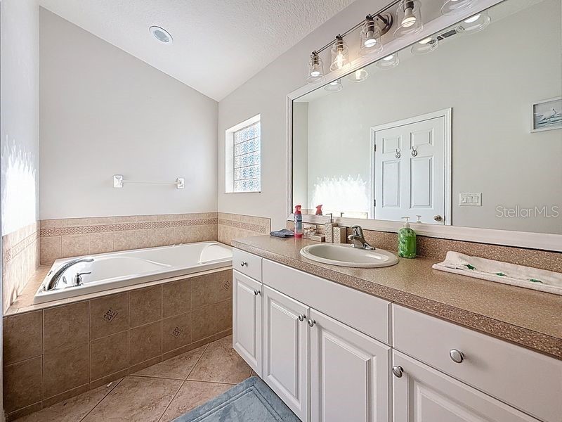 2402 Dryer Avenue Largo FL 33770 TB8485574 image25