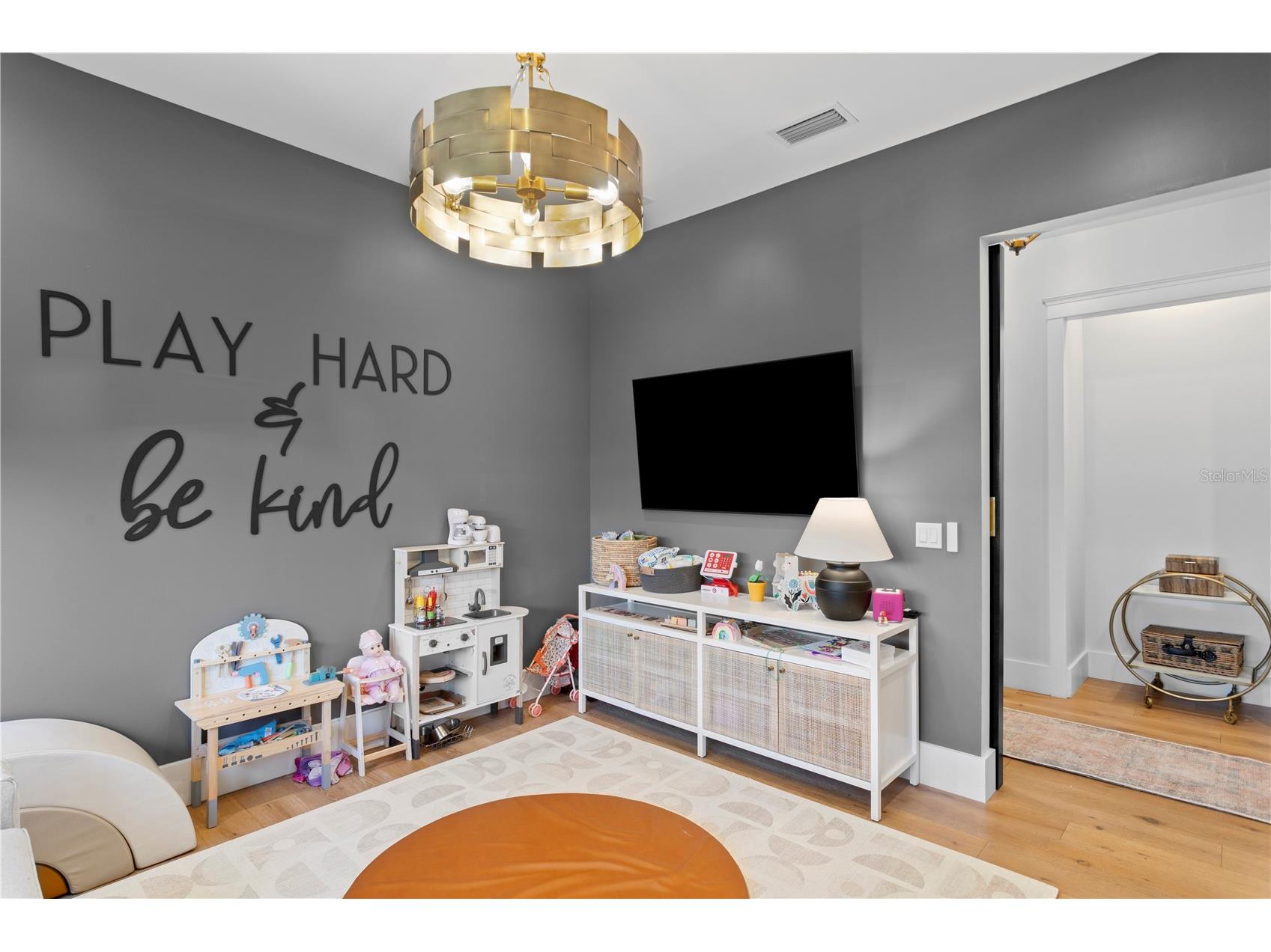 2402 W Parkland Boulevard Tampa FL 33609 TB8499755 image39