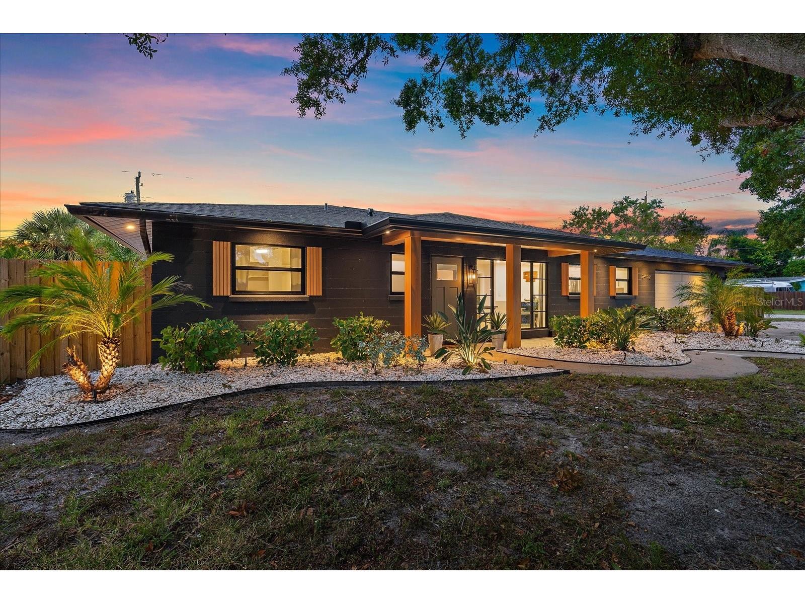 2402 Wisteria Street Sarasota FL 34239 A4677395 image1